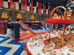 -奈尔宝家庭中心·亲子餐厅(北京东坝万达店)