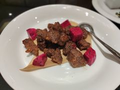 火龙果牛肉粒-水上明月·湖景餐厅