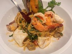 -Chom Cafe and Restaurant