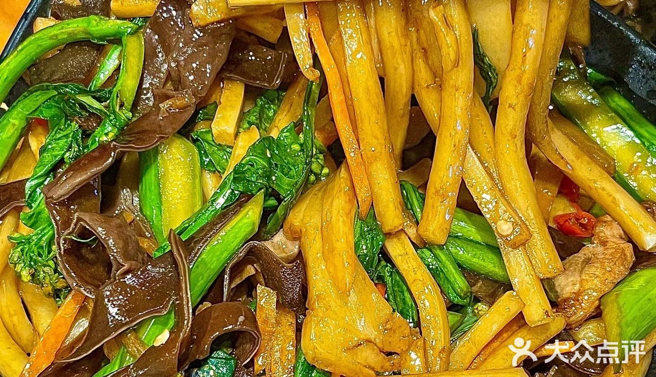 什么鸭脚煲啊!!让我一周去三次!!. 田螺鸭脚煲有多好吃