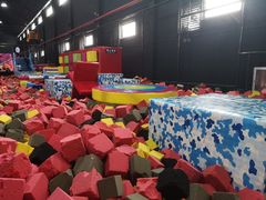 -嘿哟动霸CHUA·新潮玩运动娱乐中心·蹦床滑冰团建乐园