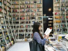 -钟书阁(松江泰晤士小镇店)