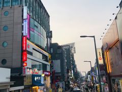 -梨大女人街