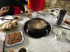 -鲁朗纳麦石锅鸡庄园