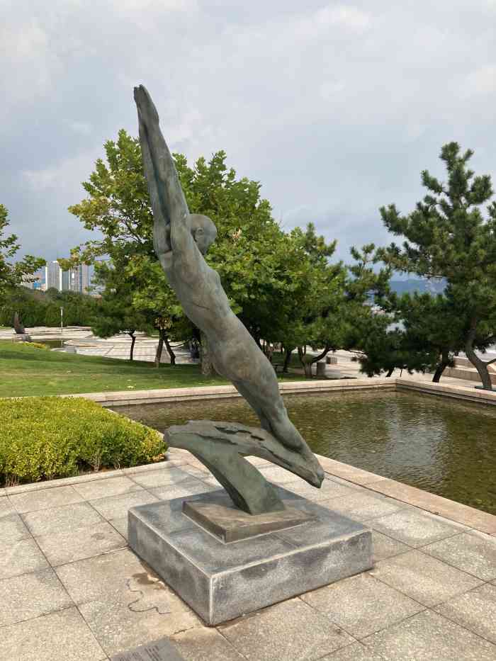 海滨雕塑园-"风景这边独好呀,比起来五四广场那一代的海.