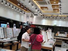 -美式眼镜·授权蔡司.依视路.尼康.豪雅.明月(人民广场店)