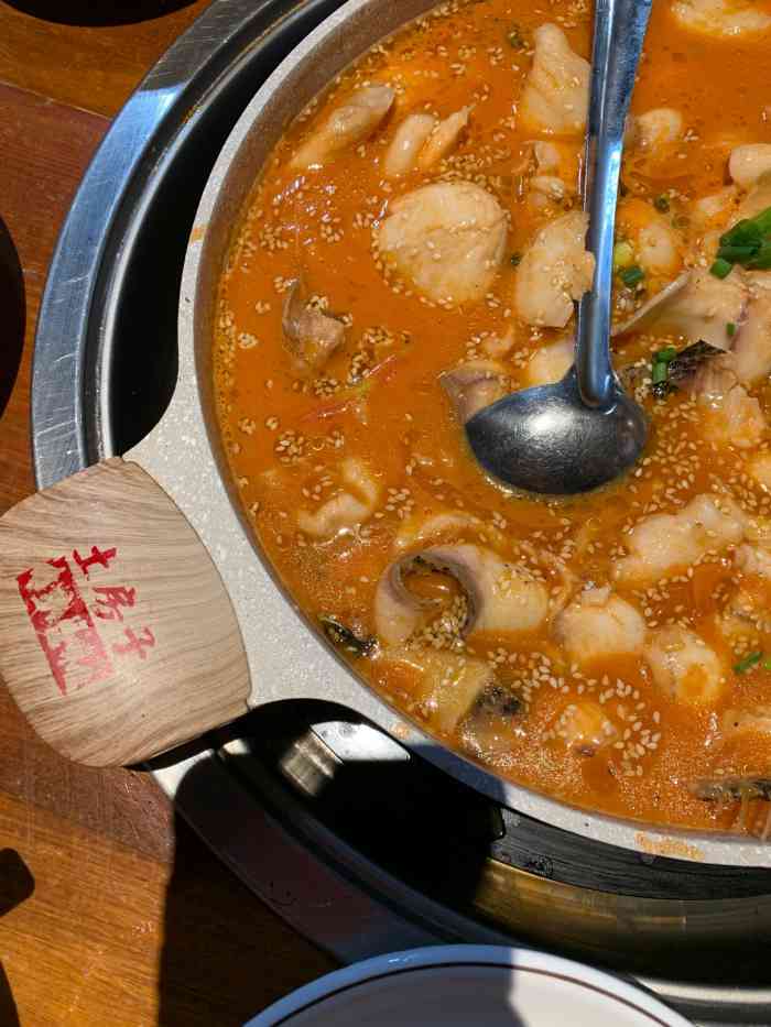 土房子怪味鱼(商英街店)-"人太多,坐吧台吃的,味道还可以,不是太辣.