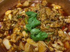 -虾弄弄海派小龙虾·牛羊蝎子火锅