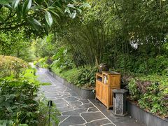 -腾冲洞山温泉村