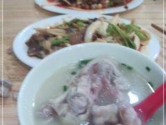 -雷祖芳老妈蹄花店