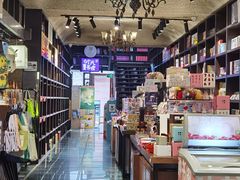 -钟书阁(松江泰晤士小镇店)