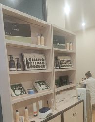 -菩叶脱发白发中心
