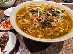 -粉八·云南米线·建水烧烤(常熟路店)