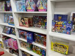 -逝水玩具折扣店