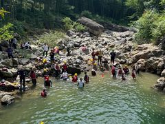 -安吉龙王山峡谷漂流