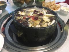 -南渝食府.墨脱石锅松茸鸡