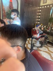 -东方先生国潮男士理发馆