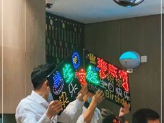 等位区-海底捞火锅(航洋城店)