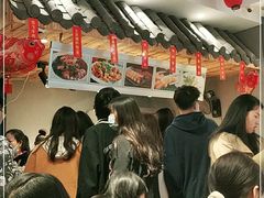 等位区-爆炸头阿姨小四川正宗川味小吃(无任何分店)