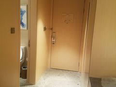 -苏州汇融广场假日酒店