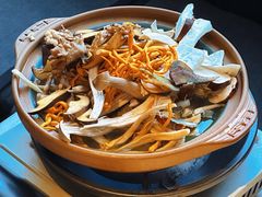 见手青野生菌乌鸡汤锅-饱嗝·泰傣厨房(国创园店)