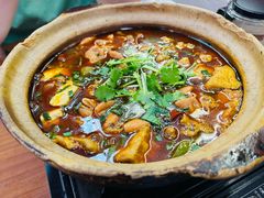 臭豆腐肥肠鸡煲-谢记上海大排档(长寿路店)
