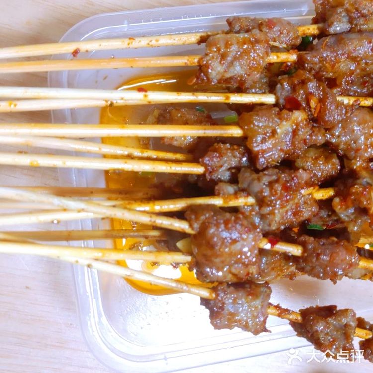 有黄喉也不会错过。牛筋的肉串很大