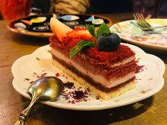 草莓红丝绒蛋糕-盘炉forenza·云贵川融合小食堂 ( 钟楼中柳巷店)