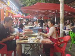 -老街烧烤大排档·地道湖北菜·龙虾馆(汉口火车站店)