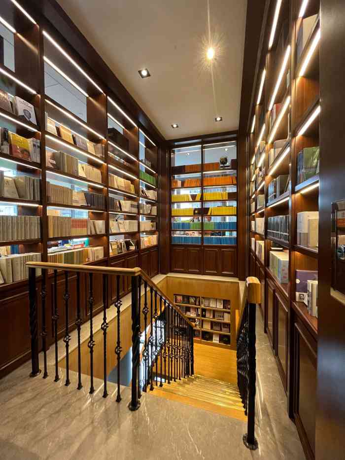 建投书局(浦江店)-"很少给五星 在北外滩江边竟能有这么安静的.