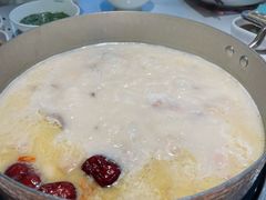 -洪氏嗨捞·广东猪肚鸡·椰子鸡火锅(西咸万象城店)