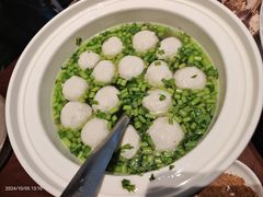 茼蒿鱼丸汤-新连采·海鲜·大连菜(大连恒隆广场店)