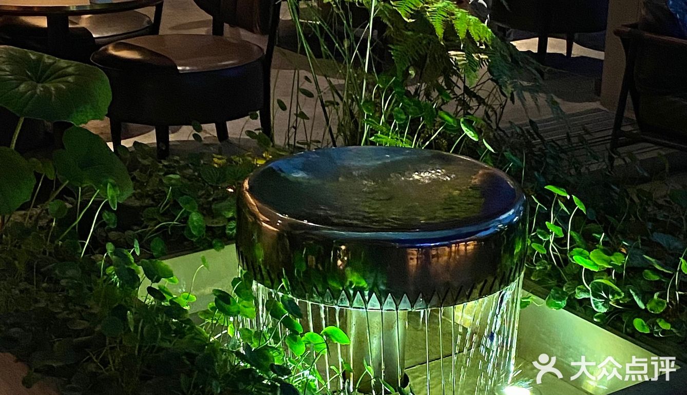 双子塔下的这家餐酒吧尊的美呆！！