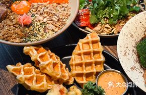 Tangyang Fried Chicken with Waffle Croissant