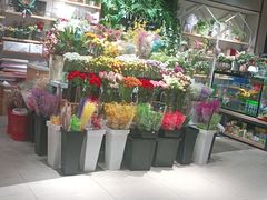 -中百仓储超市有限公司(越秀星汇维港店)