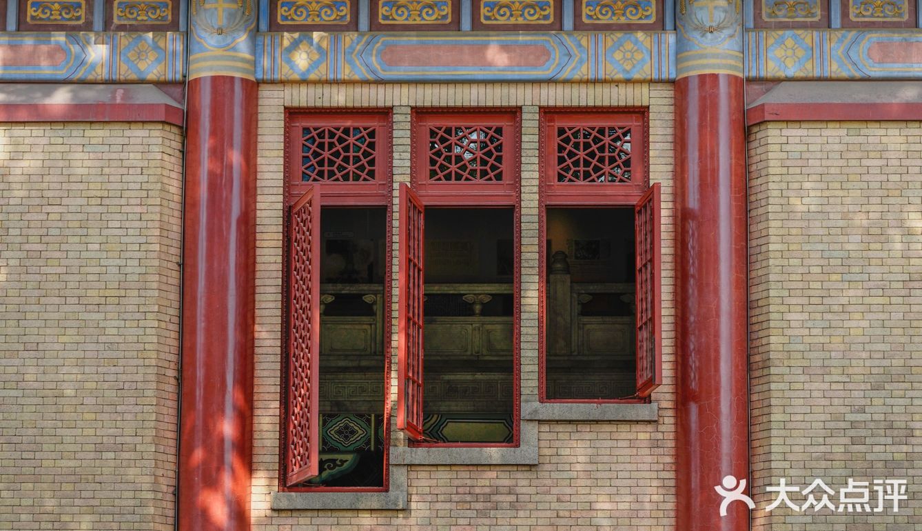 广州 木棉花红遍纪念堂春意渐浓