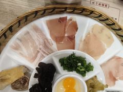 -花馬肆.云南过桥米线(汉神购物广场现场熬汤店)