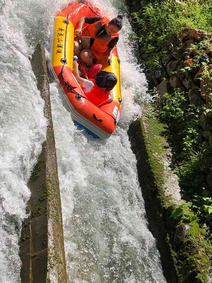 荷花山漂流-"在安吉漂流点有很多,为何选择荷花山漂流,.