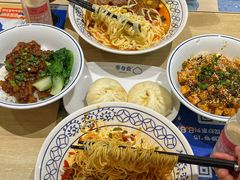 -李与白包子铺(桐梓林店)