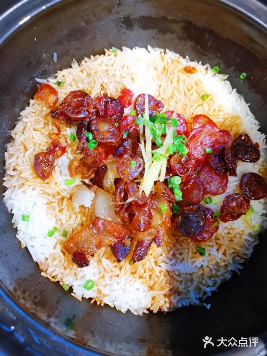 狐狸爱上椰子鸡(金地广场店)广式腊味煲仔饭图片