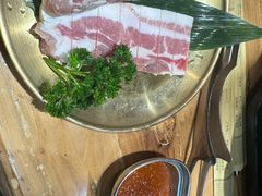 -汉城烤肉·黑金冠(华山路店)