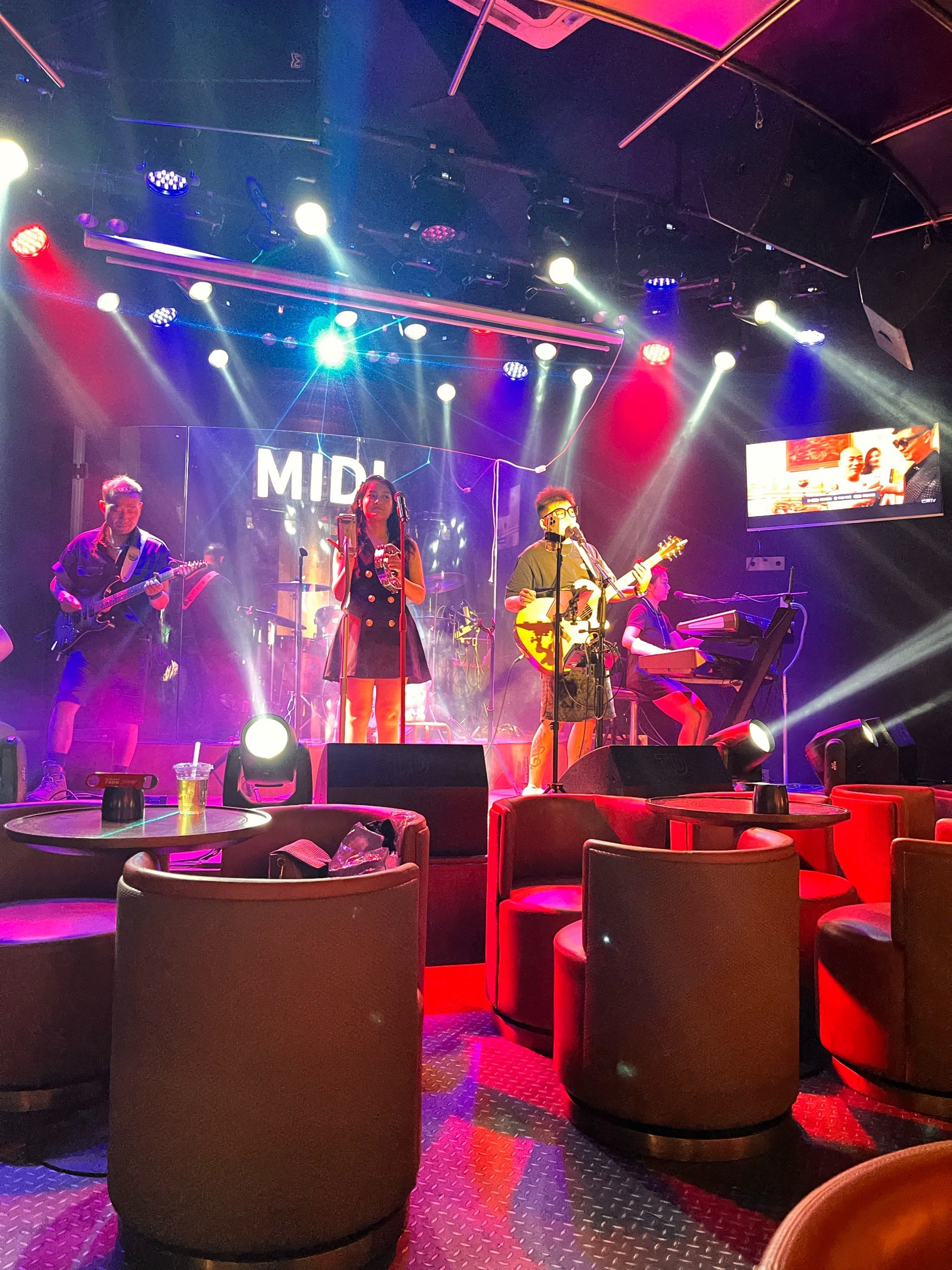 酒吧来场不七而遇 郑州超绝live house 现场,就在这家「迷蝶music bar