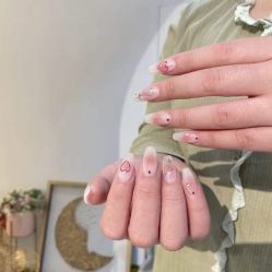 -花系美·美甲美睫精品店