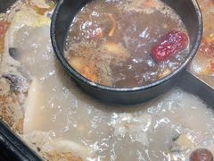 -老牌坊云南鱼豆花火锅(哈西万达店)