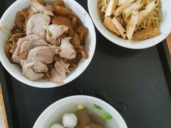 -松树干拌面店