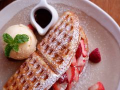-ROAST coffee & eatery