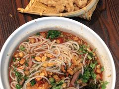 -爆炸头阿姨小四川正宗川味小吃(无任何分店)