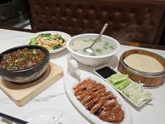 -梅利汴京烤鸭•开封豫菜地标店(东大街店)