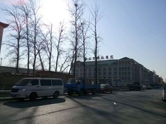 快到建材市场的时候右拐就能看见了-北京高博博仁医院