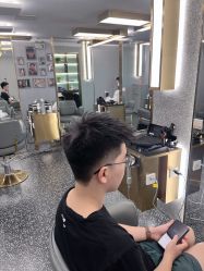 -即型男士理发工作室